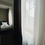 Riverside Hotel