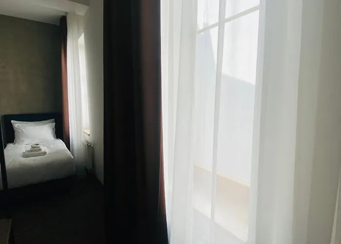 Riverside Hotell