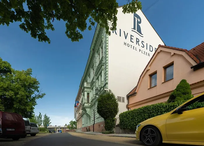 酒店 Riverside 4*
